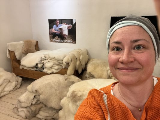 Viele hochwertige Schafprodukte im Hofladen Schäferei Bährs im Neufelderkoog