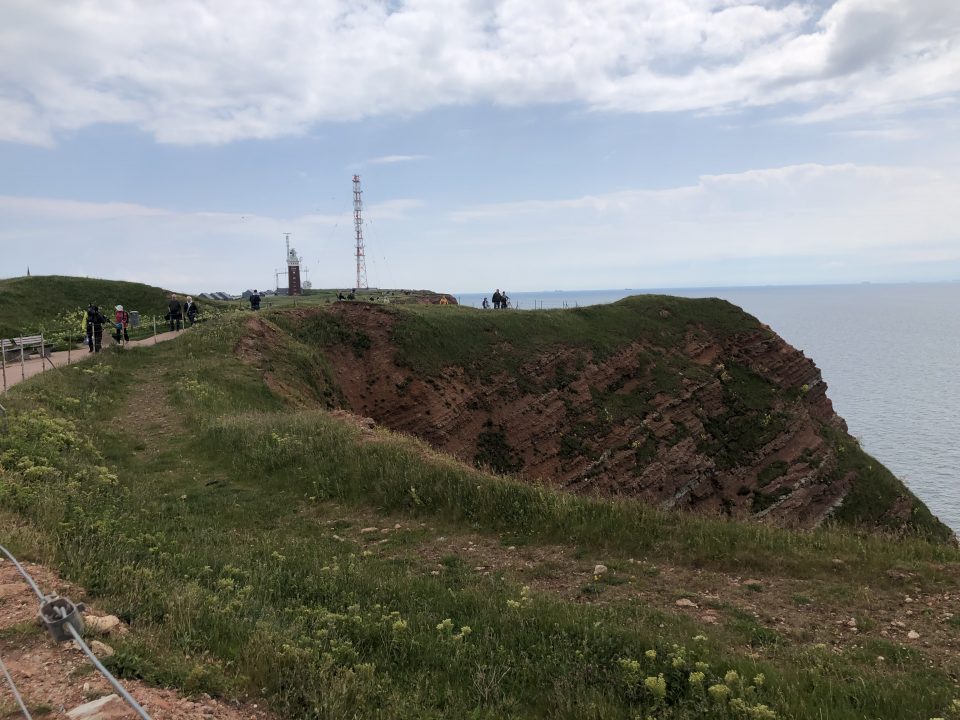 Klippen Auf Helgoland Blick entlang des Inselrundwegs auf Helgoland