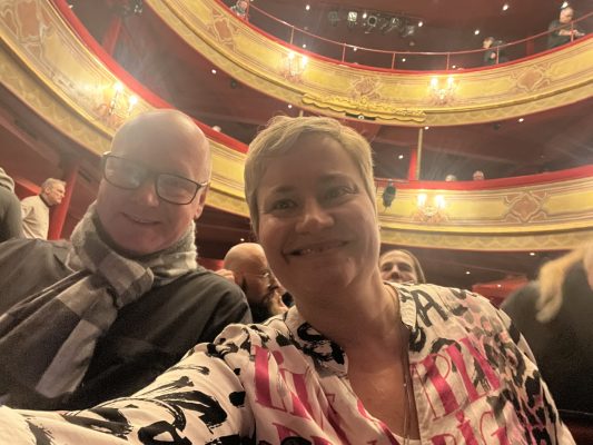 Selfie beim Theaterbesuch im St. Pauli Theater mit Blick in die prunkvollen Ränge