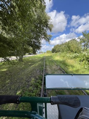 Draisine auf der Marschenbahn zwischen Marne und St. Michaelisdonn nahe Friedrichskoog-Spitze