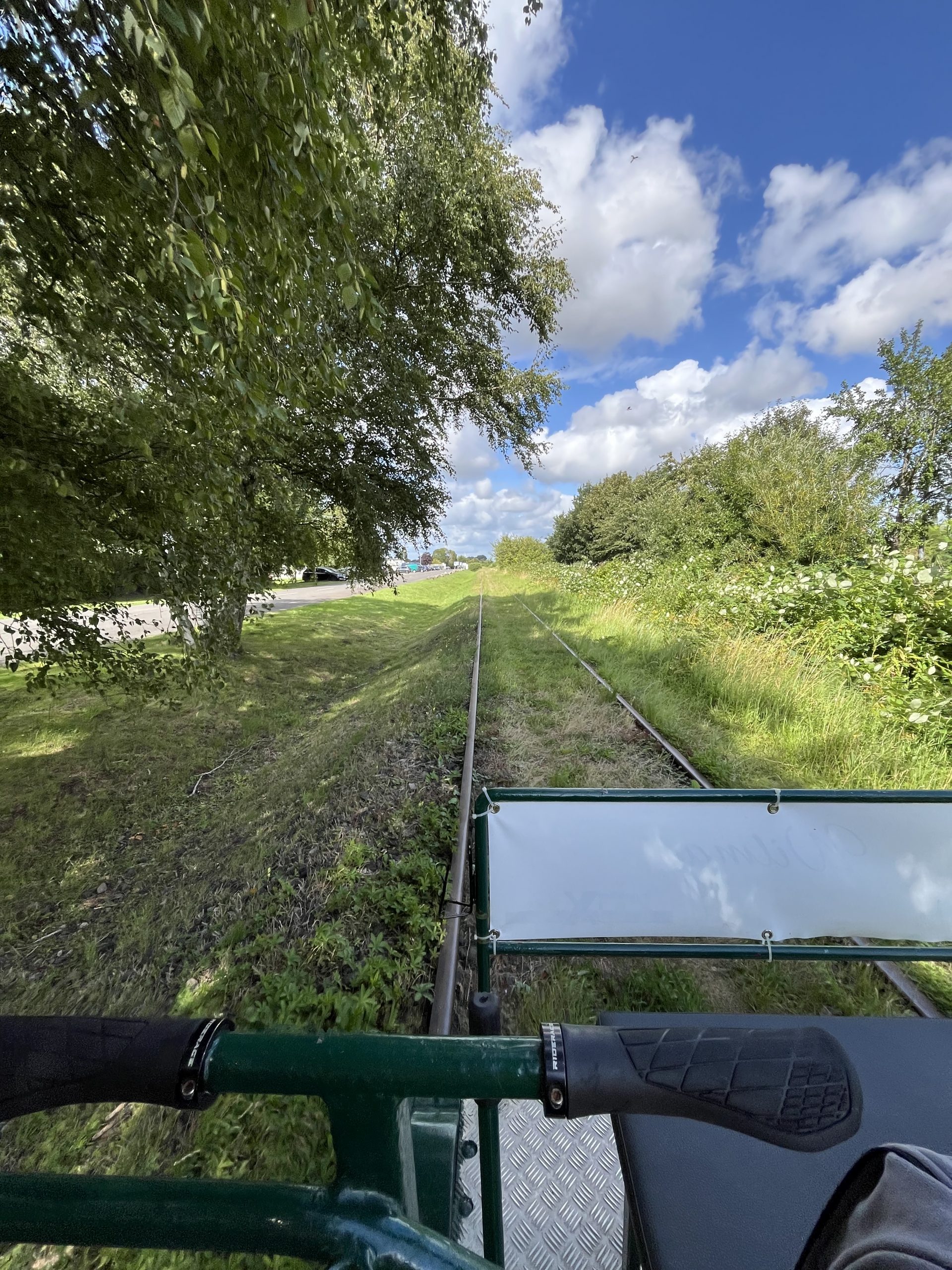 Draisine auf der Marschenbahn zwischen Marne und St. Michaelisdonn nahe Friedrichskoog-Spitze