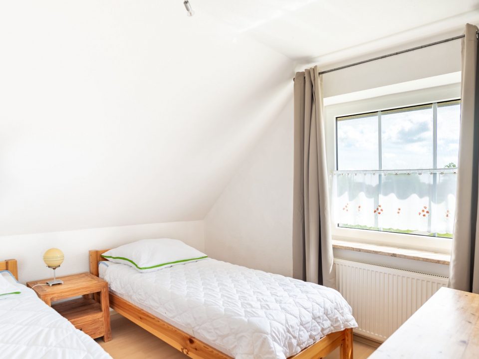 Zweites Schlafzimmer im Ferienhaus Huus Marie Dünengras in Friedrichskoog-Spitze