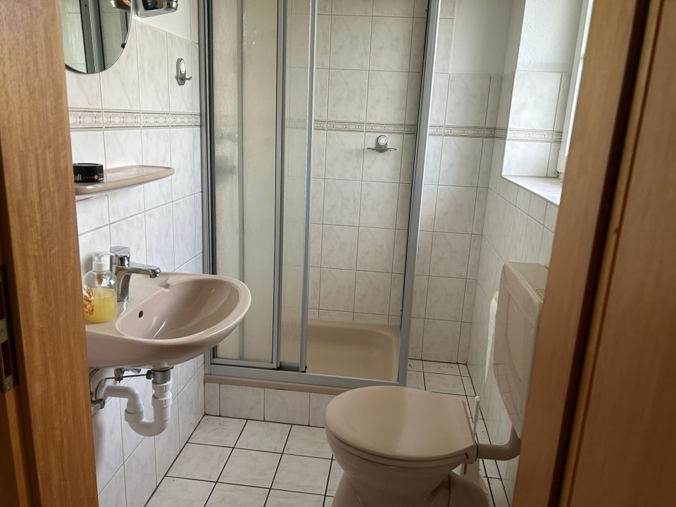 Badezimmer mit Dusche im Ferienhaus Huus Marie Wellenrauschen