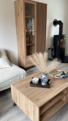 Wohnbereich mit Kaminofen im Ferienhaus Huus Marie Luv