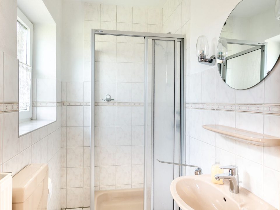 Badezimmer mit Dusche im Ferienhaus Huus Marie Dünengras